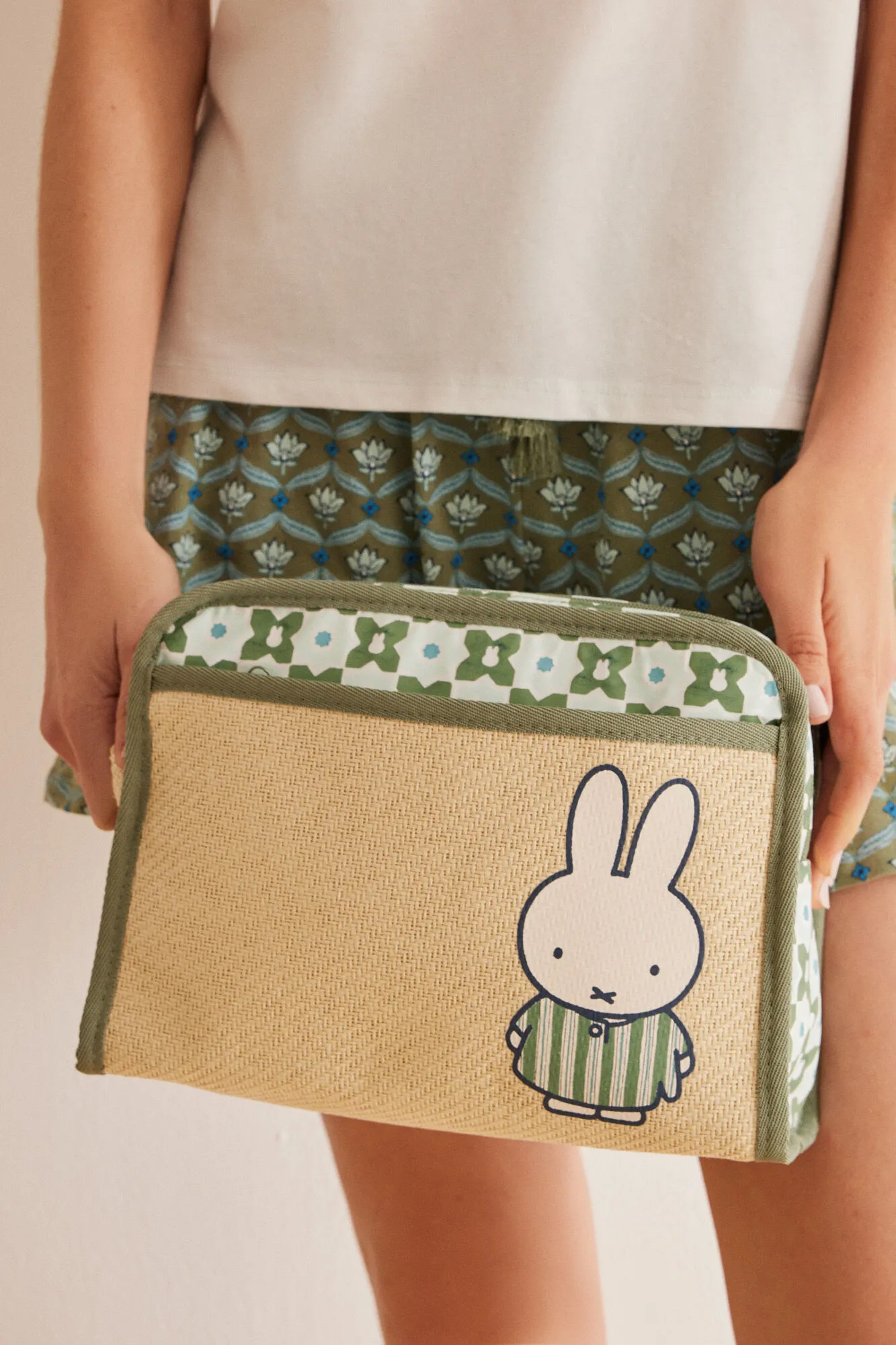 Neceser estampados flores Miffy.